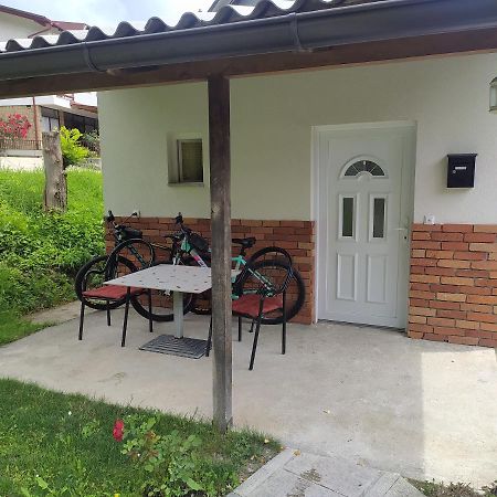 Lenilenii Bungalow Jajce Zewnętrze zdjęcie